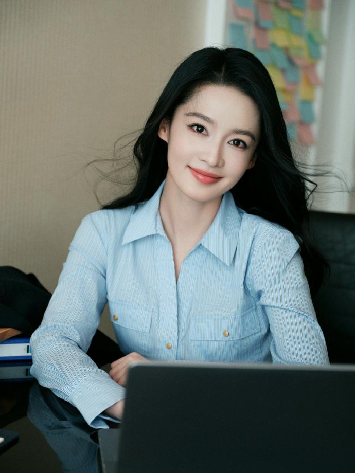 办公室女郎李沁