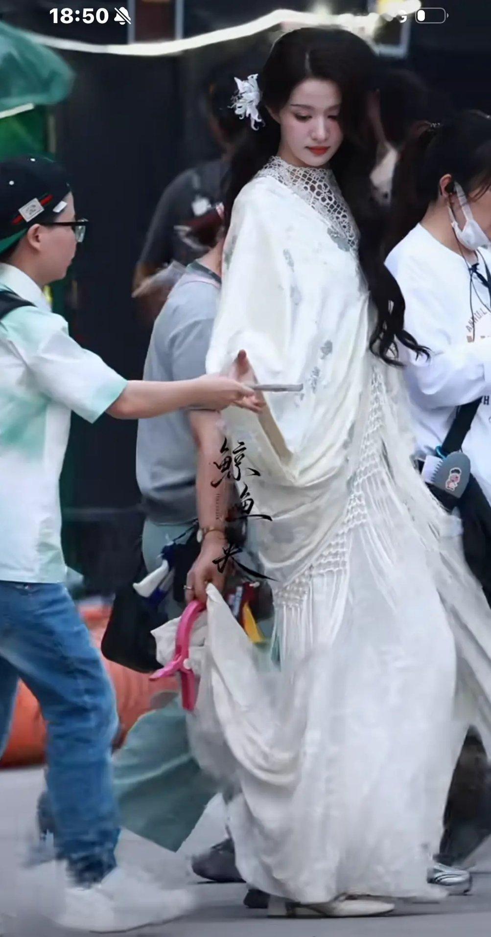 每套都是人抬衣服，换个人穿绝对灾难。 