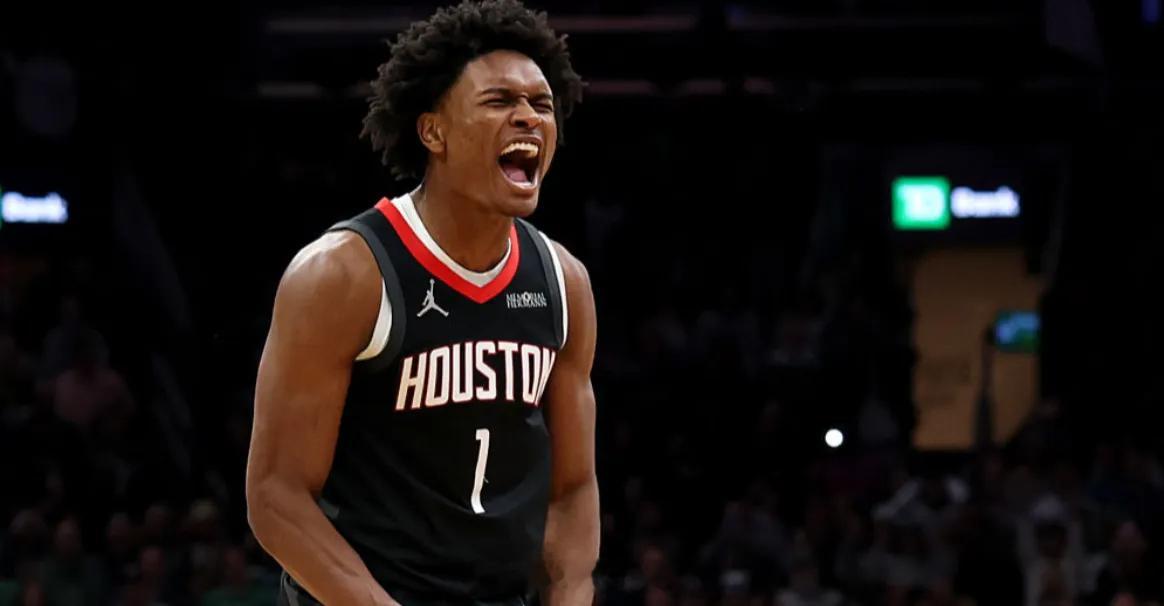 据ESPN记者Shams Charania报道，火箭球员阿门-汤普森已与球队达成
