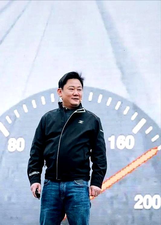 一个男人能不能发？
真不全看钱包，更多时候看枕边人。
别不信，很多人的命运拐点，