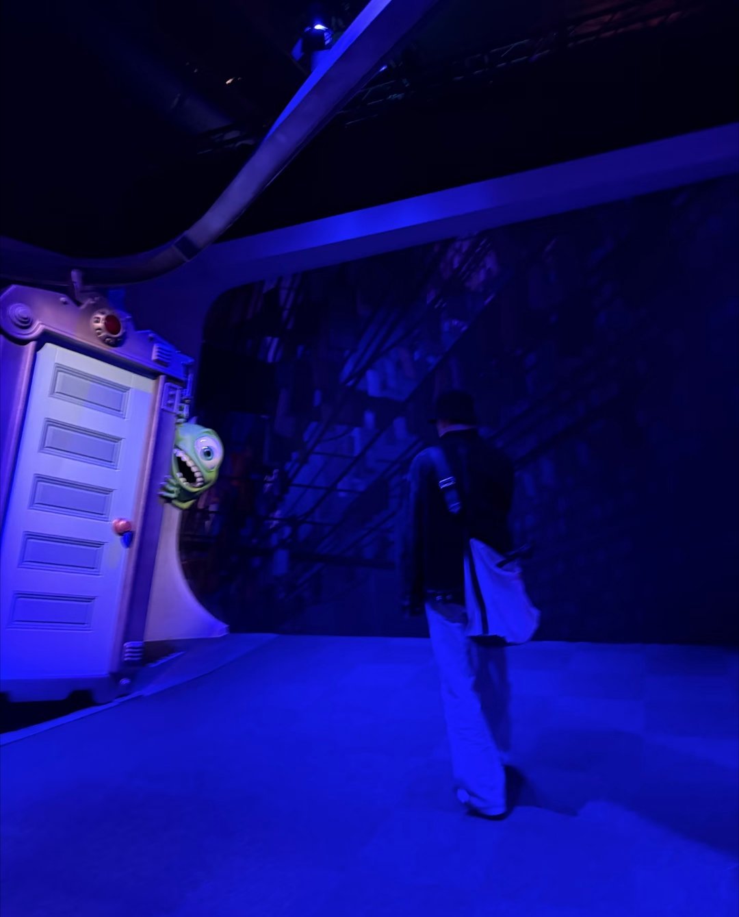 迪士尼偶遇张云龙上海迪士尼偶遇张云龙 有网友在迪士尼偶遇了一个人游玩的张云龙！还