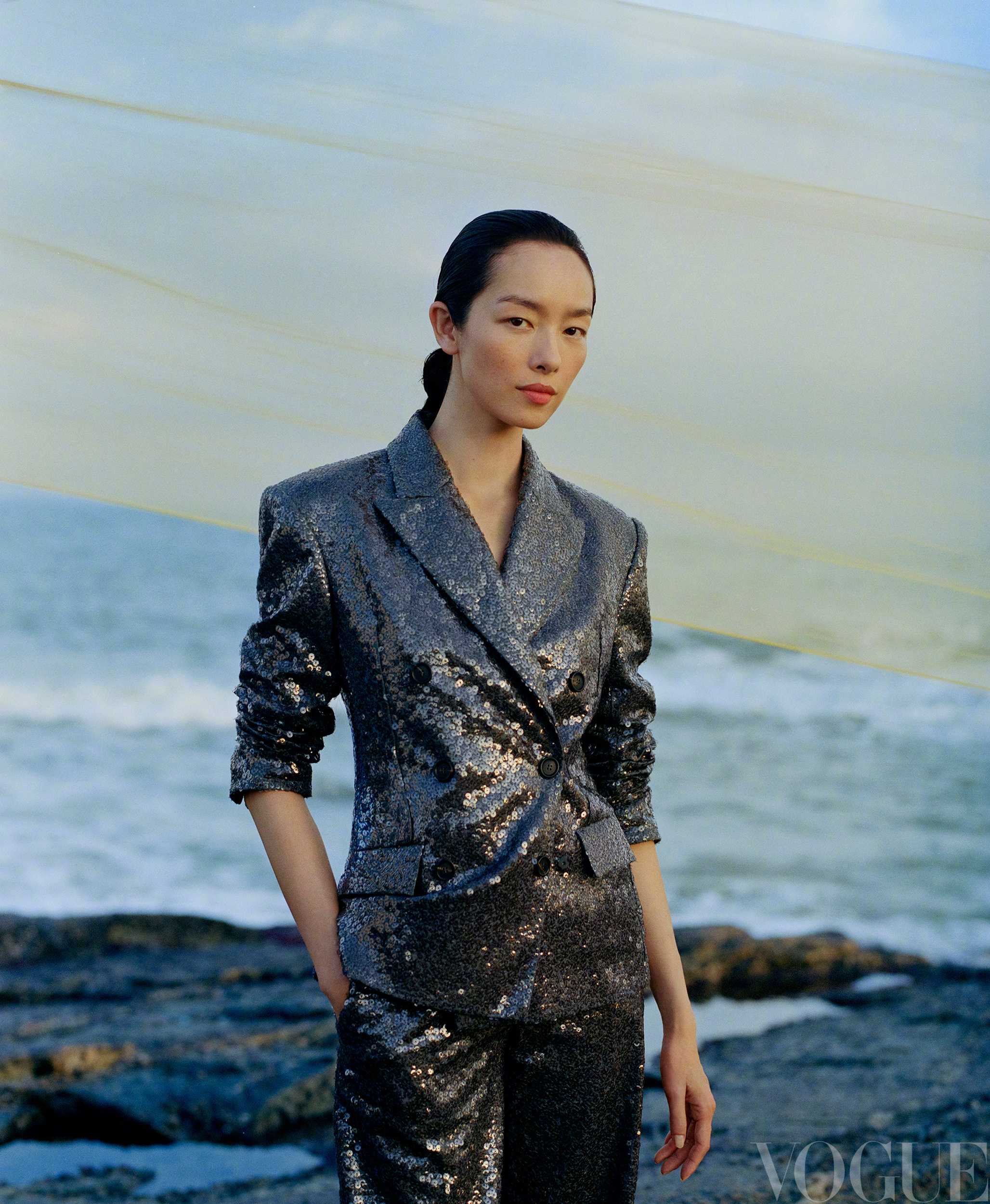 VOGUE 十月刊封面大片 ，身穿 Brunello Cucinelli 出镜 