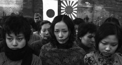 1937年，南京沦陷，一个日本兵闯进一对妯娌家中，漂亮弟媳笑脸相迎卖风流，日本兵