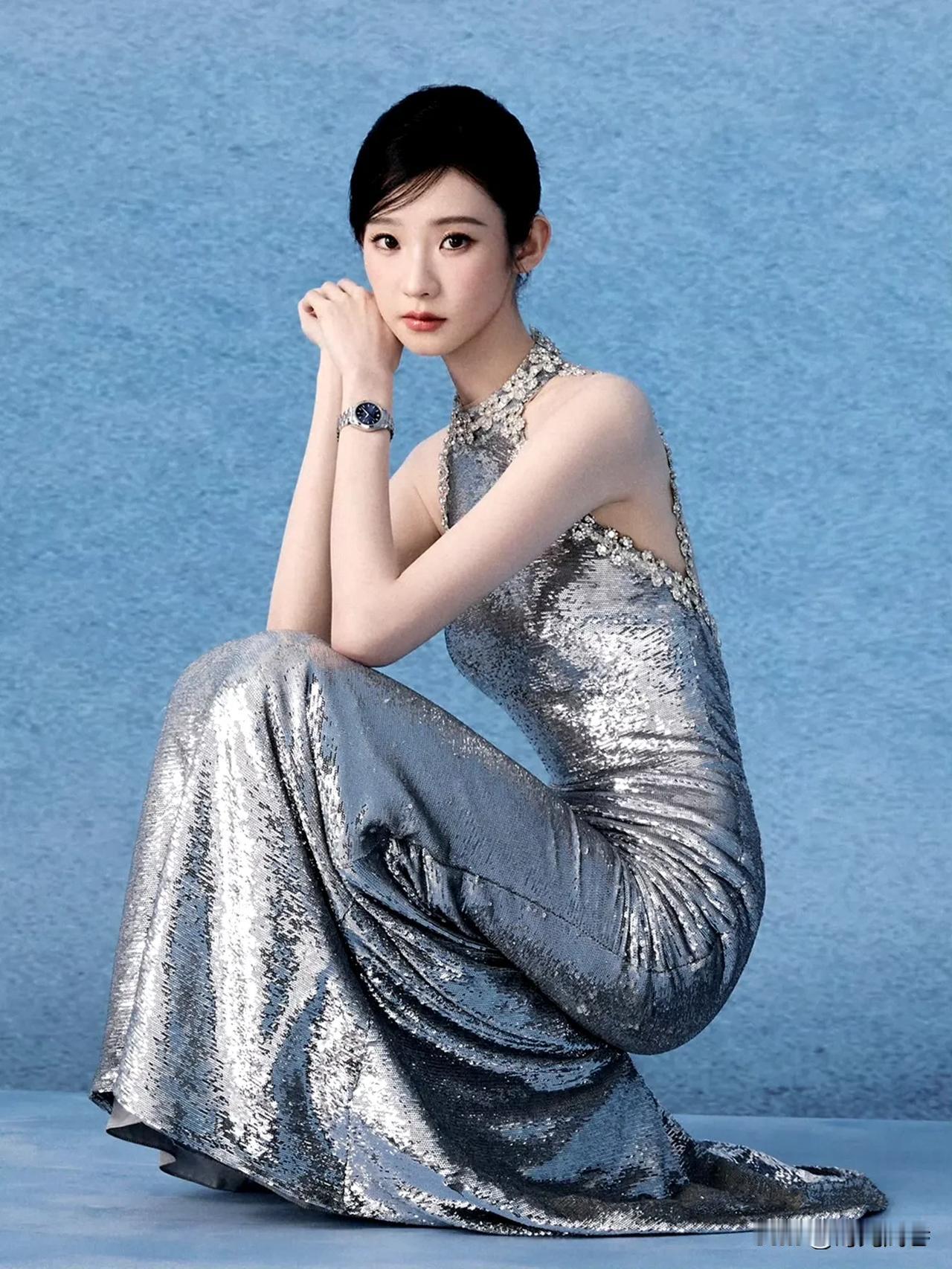 张艺凡，00后的东北姑娘。身高176厘米的她，身材高挑曼妙，犹如专业模特般完美无