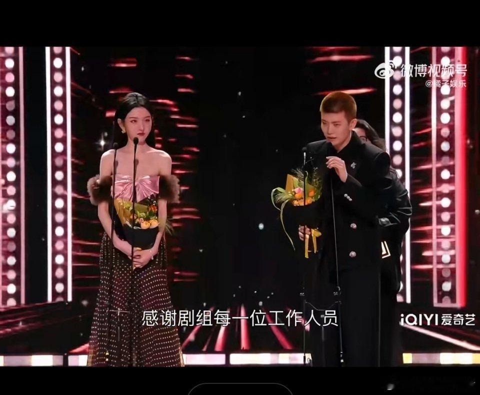 任嘉伦宋祖儿获奖感言好真诚 获奖感言一片感谢这个感谢那个，以为拿到了金像奖影帝影