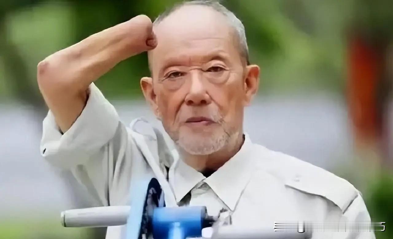 致敬英雄！长津湖冰雕连幸存者周全弟，16岁时穿着单薄棉衣在大雪里卧了三天三夜，最