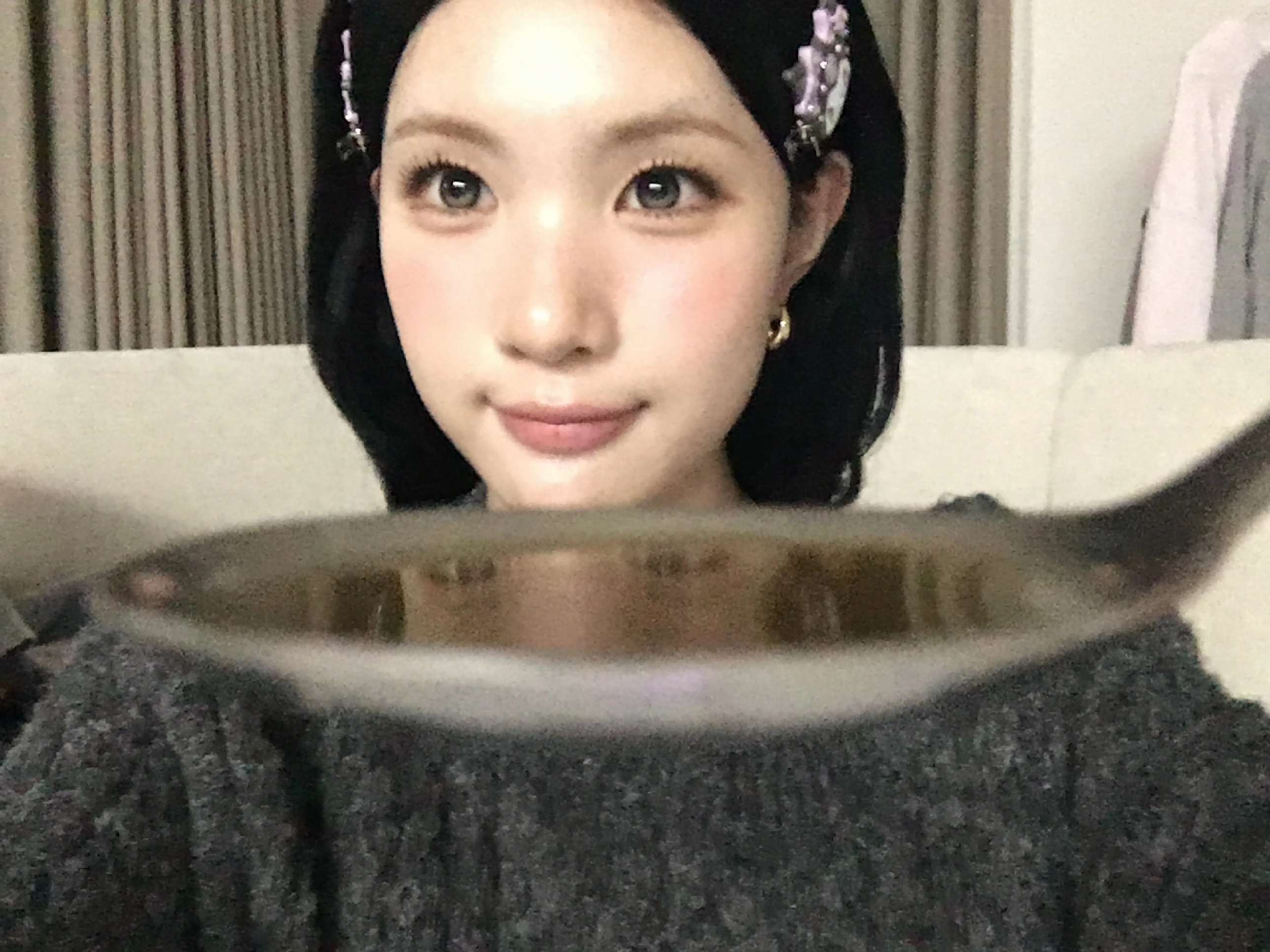戴着库洛米卡子的白狗上线 好萌好想亲