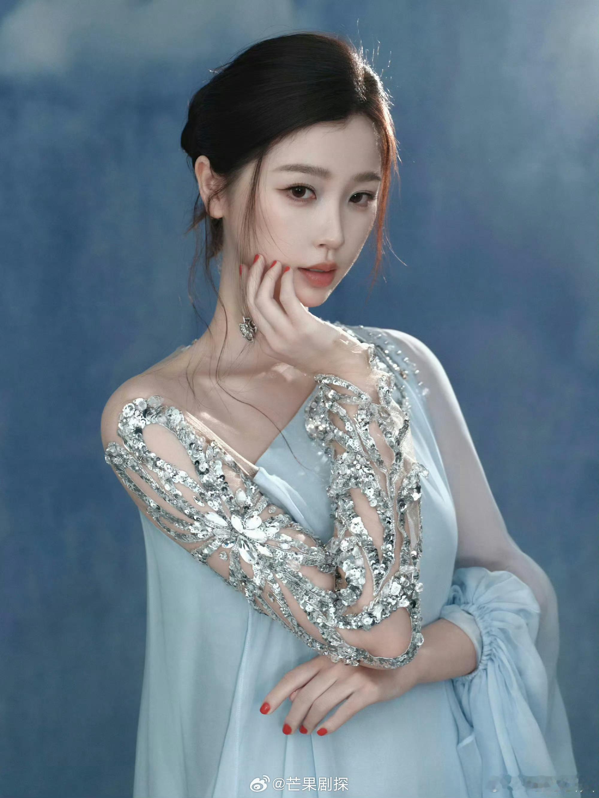 王一栩官宣与虞书欣三搭王一栩虞书欣三搭新剧年底开拍 哇哦，这么说可以期待一波了，