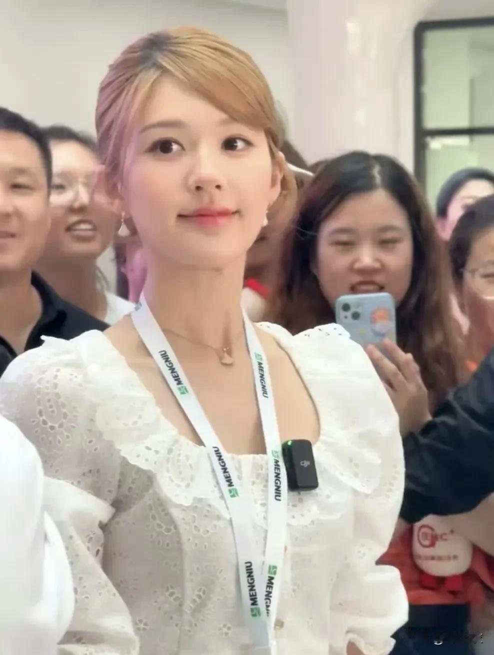 我觉得公司就是给赵露思两条路，要么直接打官司看输赢，要么她直接赔违约金走人。
