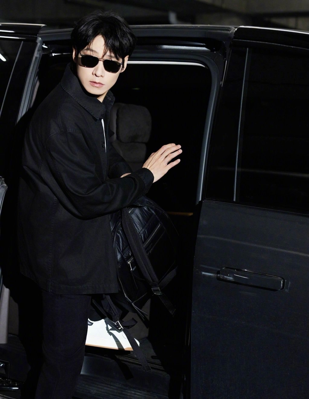 魏大勋 巴黎男装周 YSL男装大秀机场出发 ✈️ ​​​