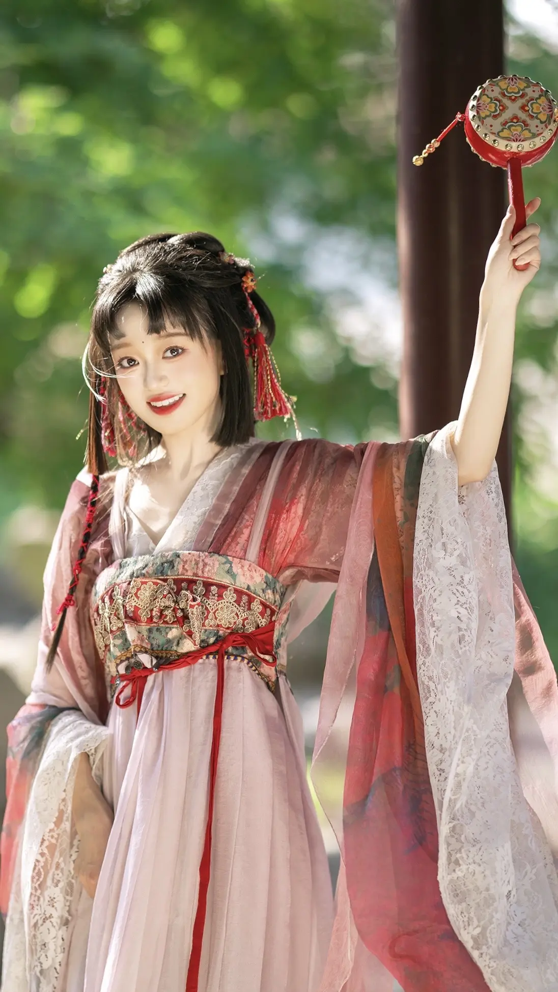 “师妹，莫要贪玩”。生活感的古风～ 主打拍个活泼贪玩小师妹 古风