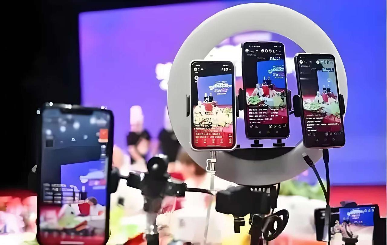 为什么唯独在我们中国，电商彻底干趴了实体店？这么说吧，同样的东西，网上卖300，