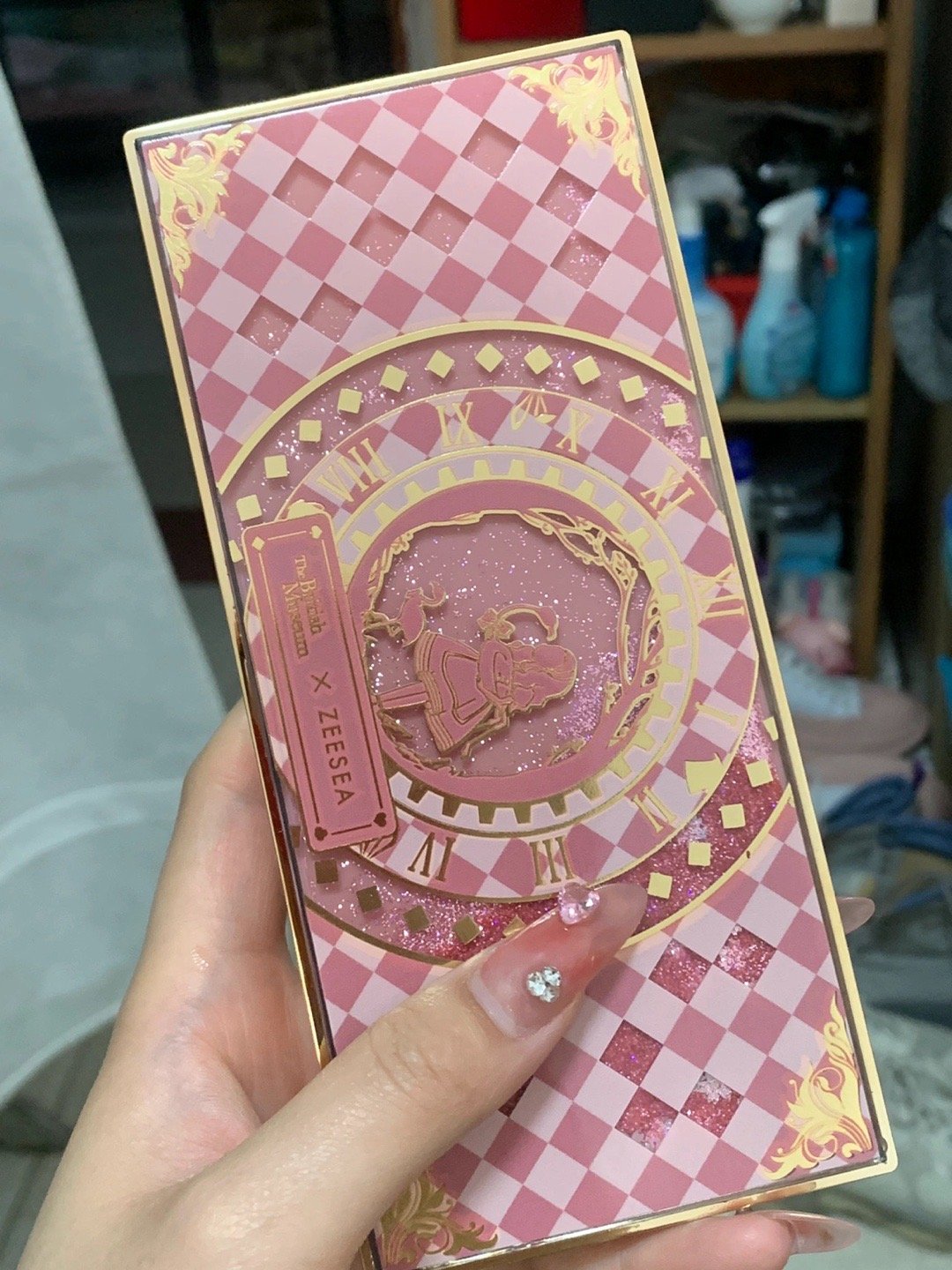 滋色的这个超好看的眼影盘[好爱哦]我超爱 爱丽丝漫游仙境这个动画🐇 为了包装买