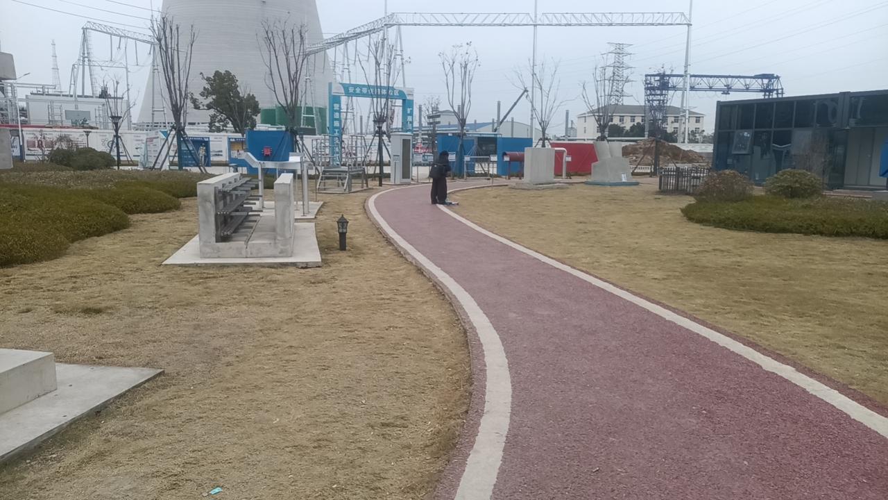 有人曾说，幸福其实是一种心态，是在繁忙的生活中找到那一份宁静与满足。它可能是一家