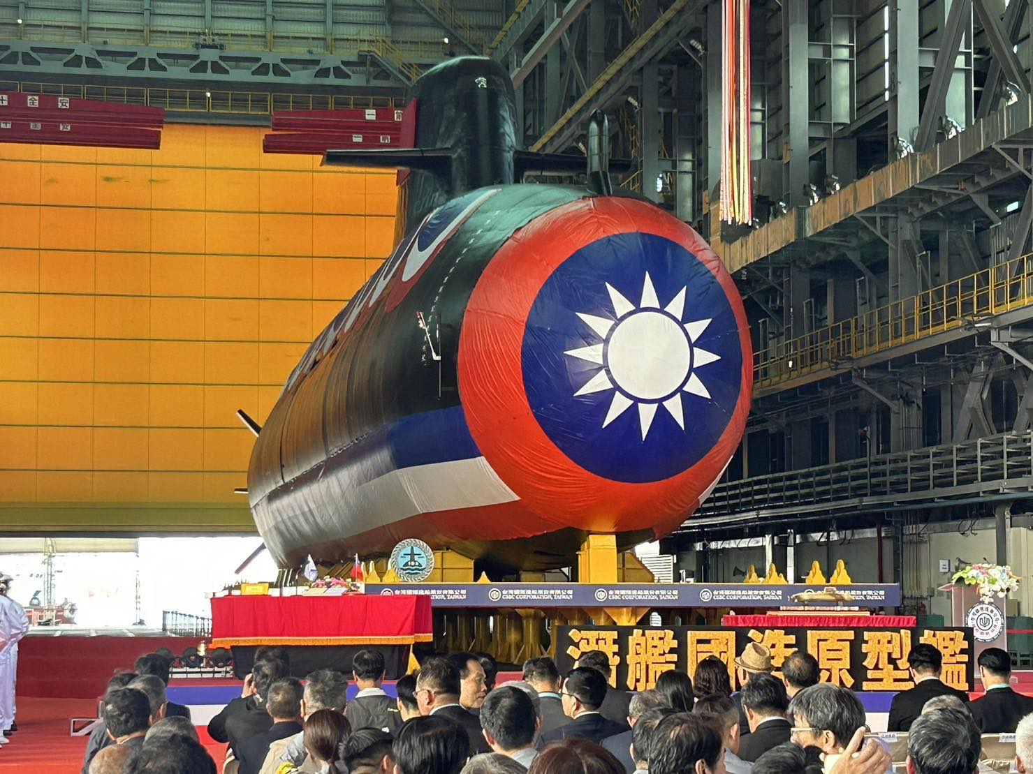 台湾省建造的2000吨级常规动力潜艇“海鲲”号于9月28举行下水仪式，计划明年年