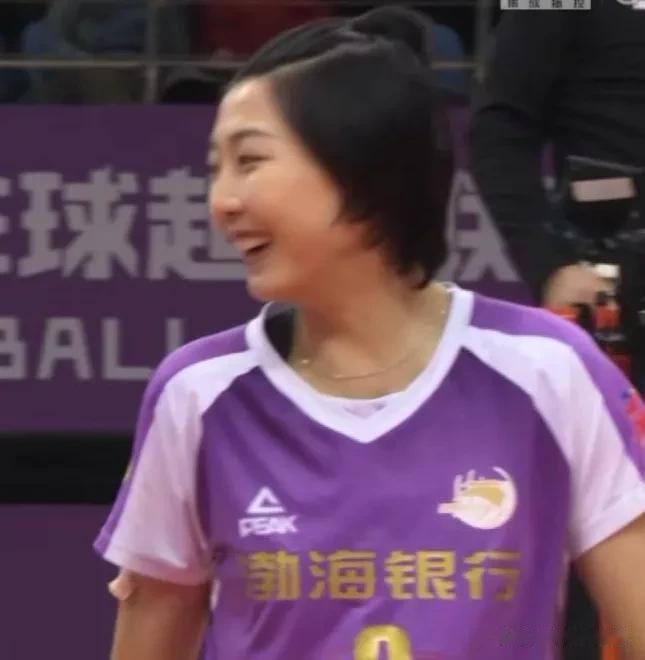 最高和最矮
今天，排超联赛天津主场3：0完胜深圳龙华女排，本赛季排超联赛，所有队