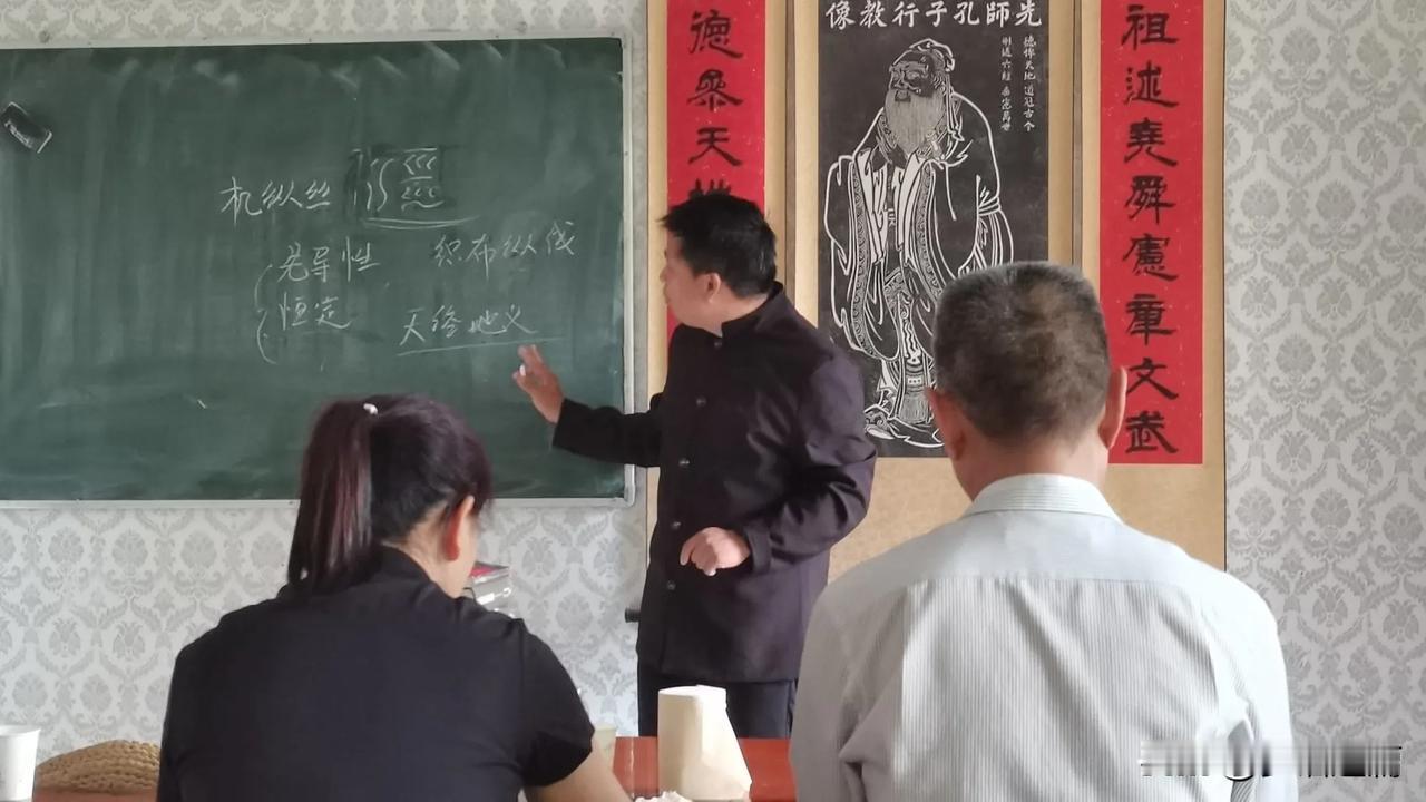 独处，是为了能让自己感知灵魂深处的世界，这不是寂寞，而是内心的狂欢。生活在纷扰尘