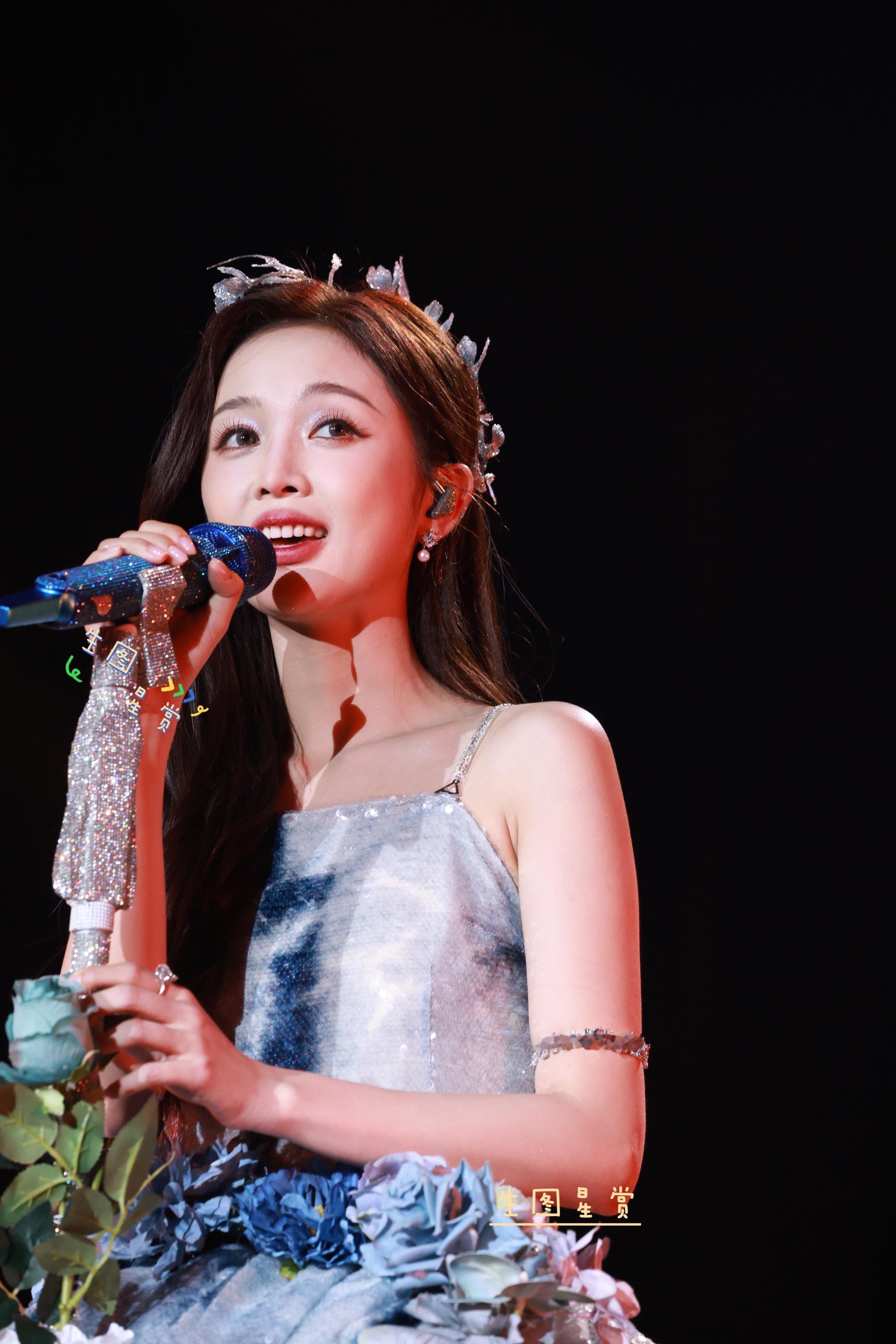 吴宣仪广州演唱会蓝色系造型舞台上怒放的花仙子🧚🏻‍♀️🎵吴宣仪931演唱会