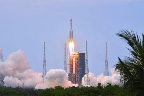 烈焰腾空，刺破苍穹！天舟十号成功飞天，中国航天再传捷报🚀十战十捷，天宫上新，为