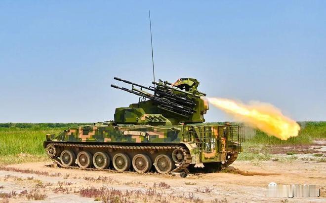 PGZ-04式25毫米履带自行高射炮：野战防空的过渡升级型号
PGZ-04是PG