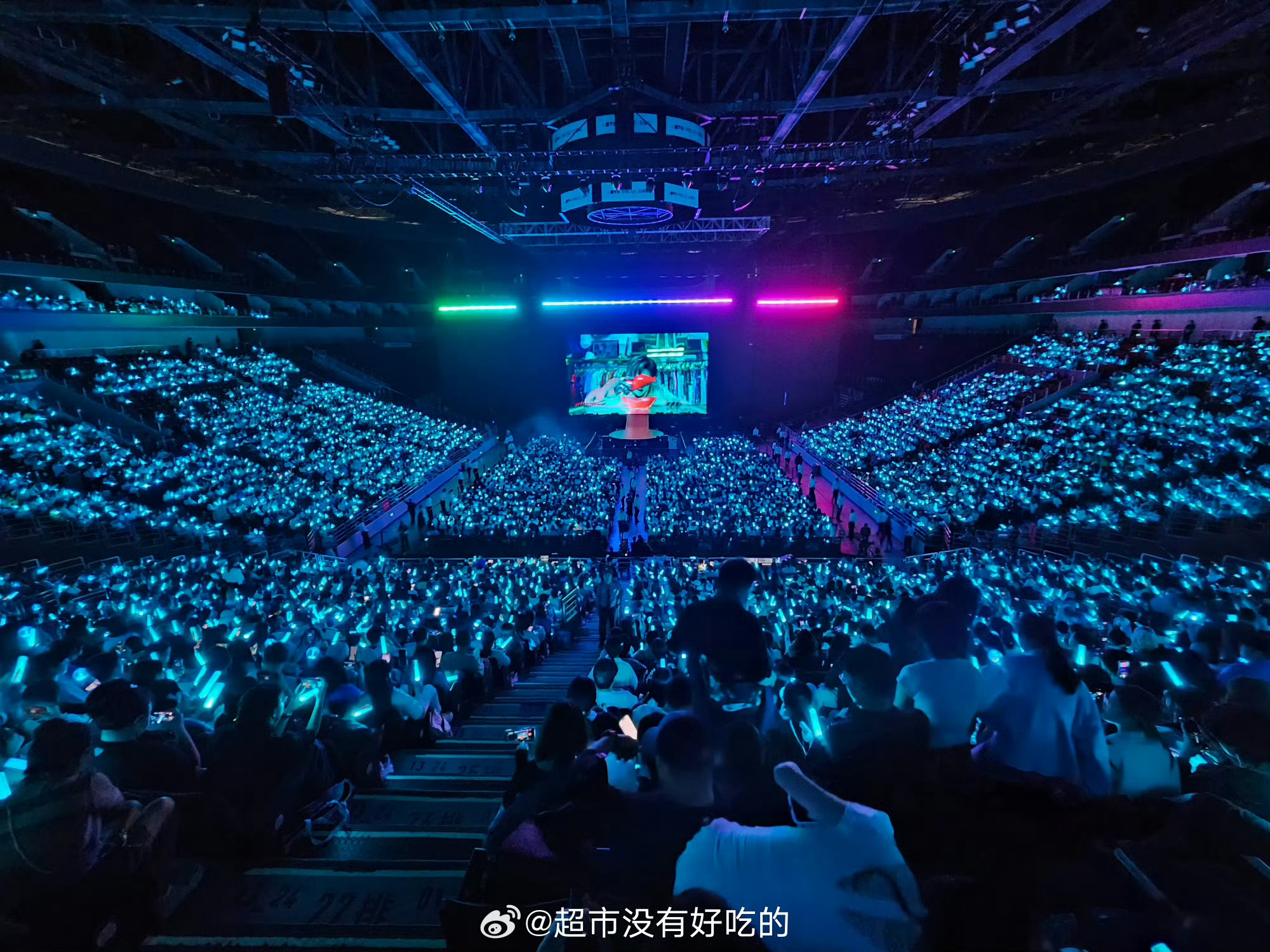 刘雨昕北京演唱会上座率刘雨昕演唱会北京站上座率刘雨昕演唱会北京站上座率，满座吧，