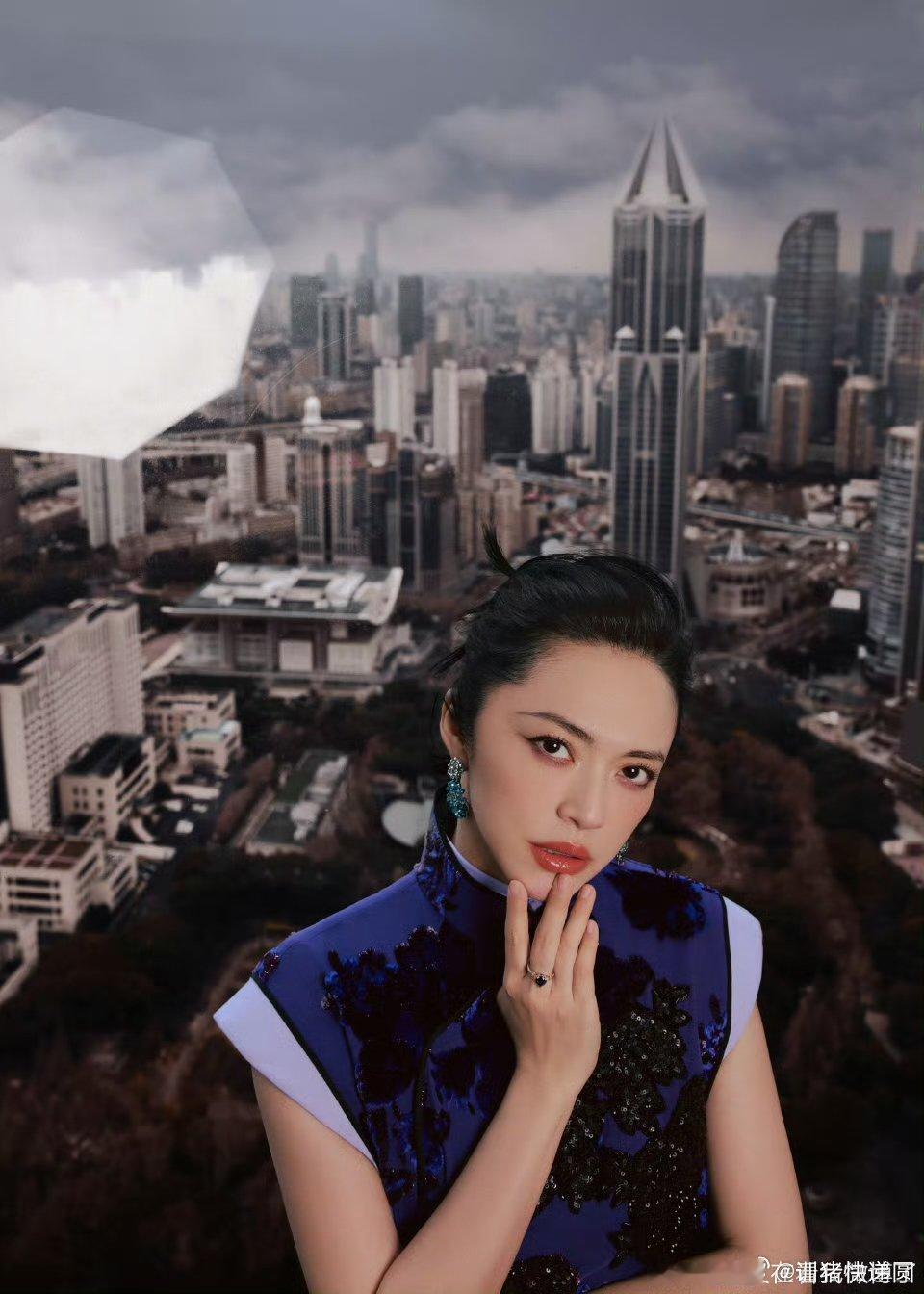 姚晨这姐的仪态我能学十年 这才是刻进骨子里的优雅！肩背挺拔如松，脖颈线条利落舒展