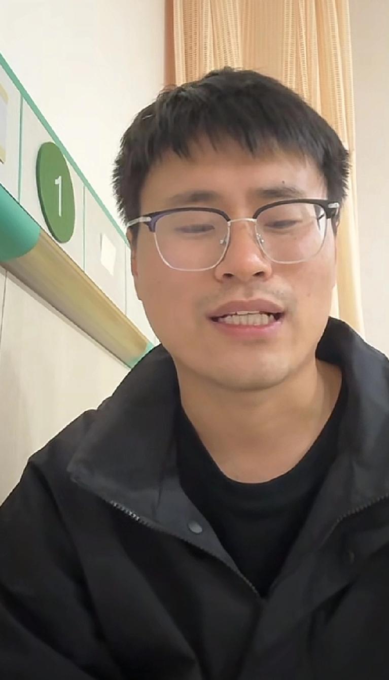 刚刚看到小女孩丁一的父亲发出的一段视频，表达了以下几层意思：
1、小女孩身体无大