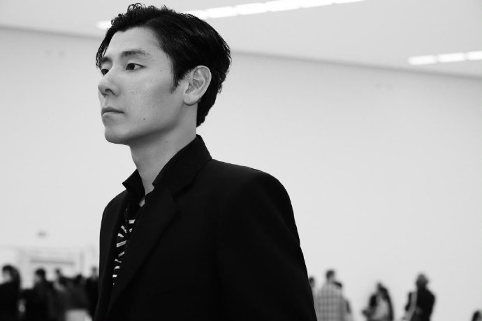 蒋奇明 我bu行在时尚领域从从容容抽象赛道游刃有余，这个小蒋还是太全面了！ 