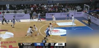 中国男篮又遇中国台北队，半场仅领先1分，13年前那场“惨案”的噩梦，你还记得吗？