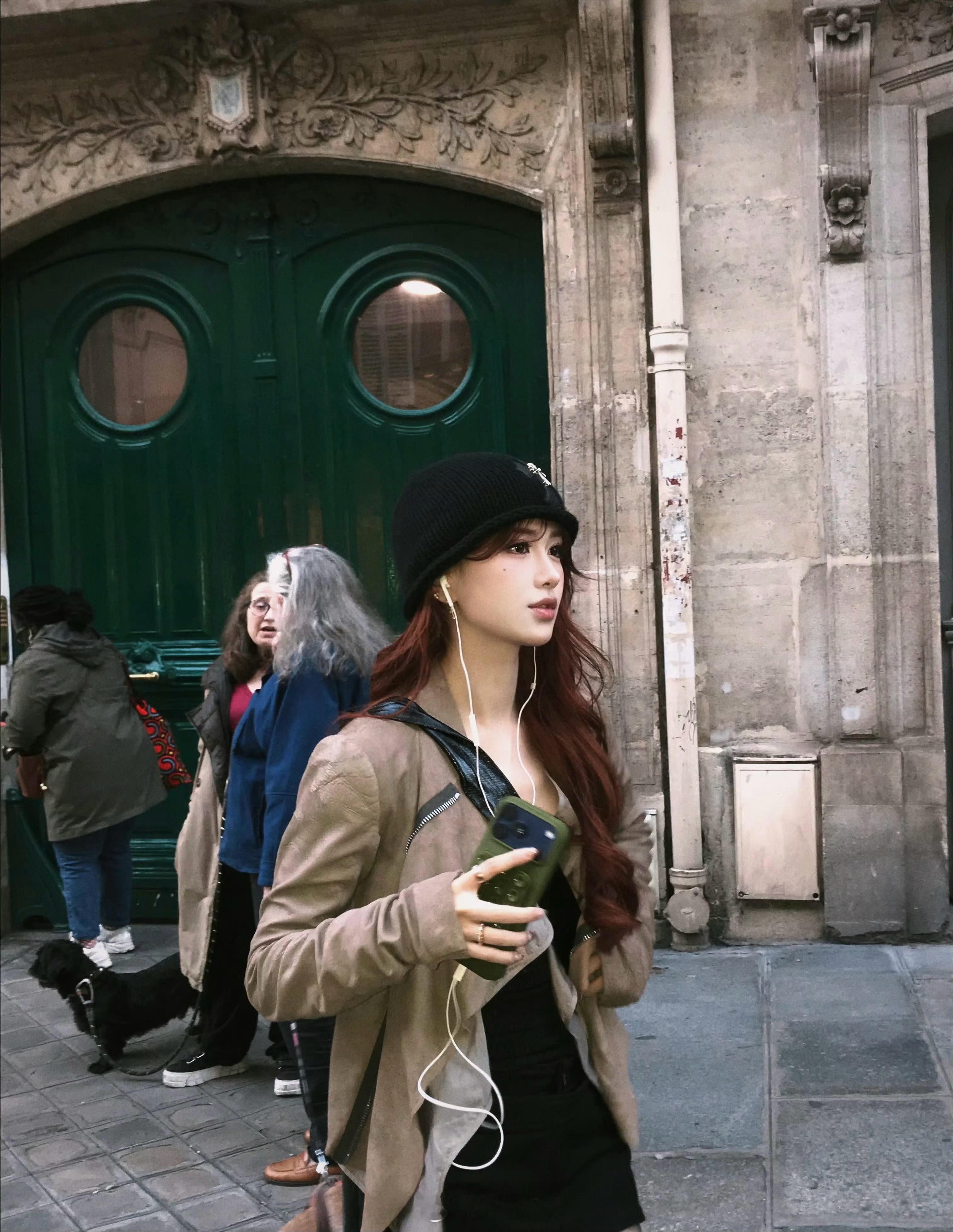 难得刷到一个好看的小姐姐买的是蓝色iPhone 17 Pro Max！ ​​​