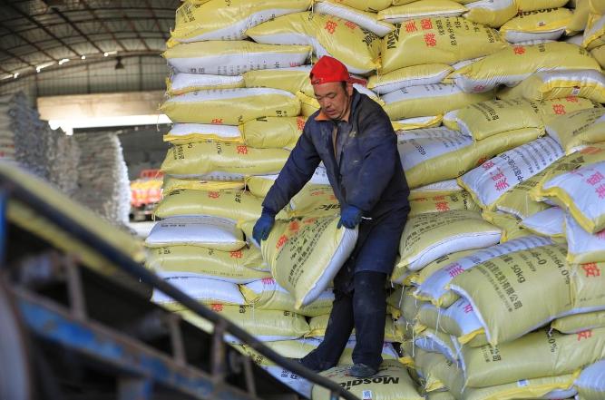 2026年4月，全球化肥市场迎来震动，印度敲定史上最大单笔尿素进口订单，250万