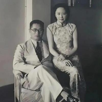 1927年，宋子文要在庐山盖别墅，看中了包工头20岁的女儿。姑娘端茶时随口叫了一
