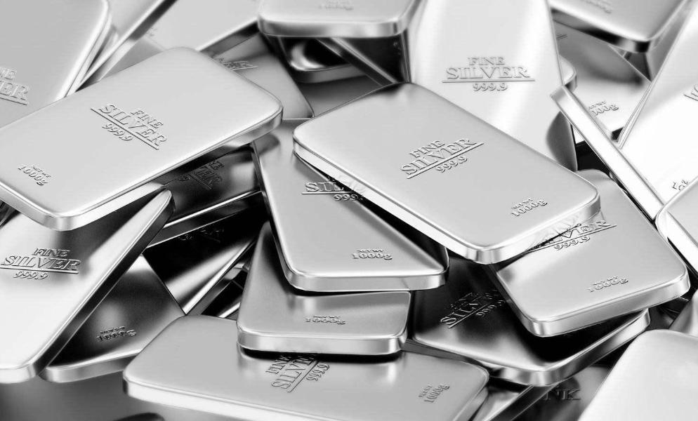 大家都关注黄金一直涨，殊不知白银在今年也偷偷涨疯了!

很多人不知道金价上涨后白