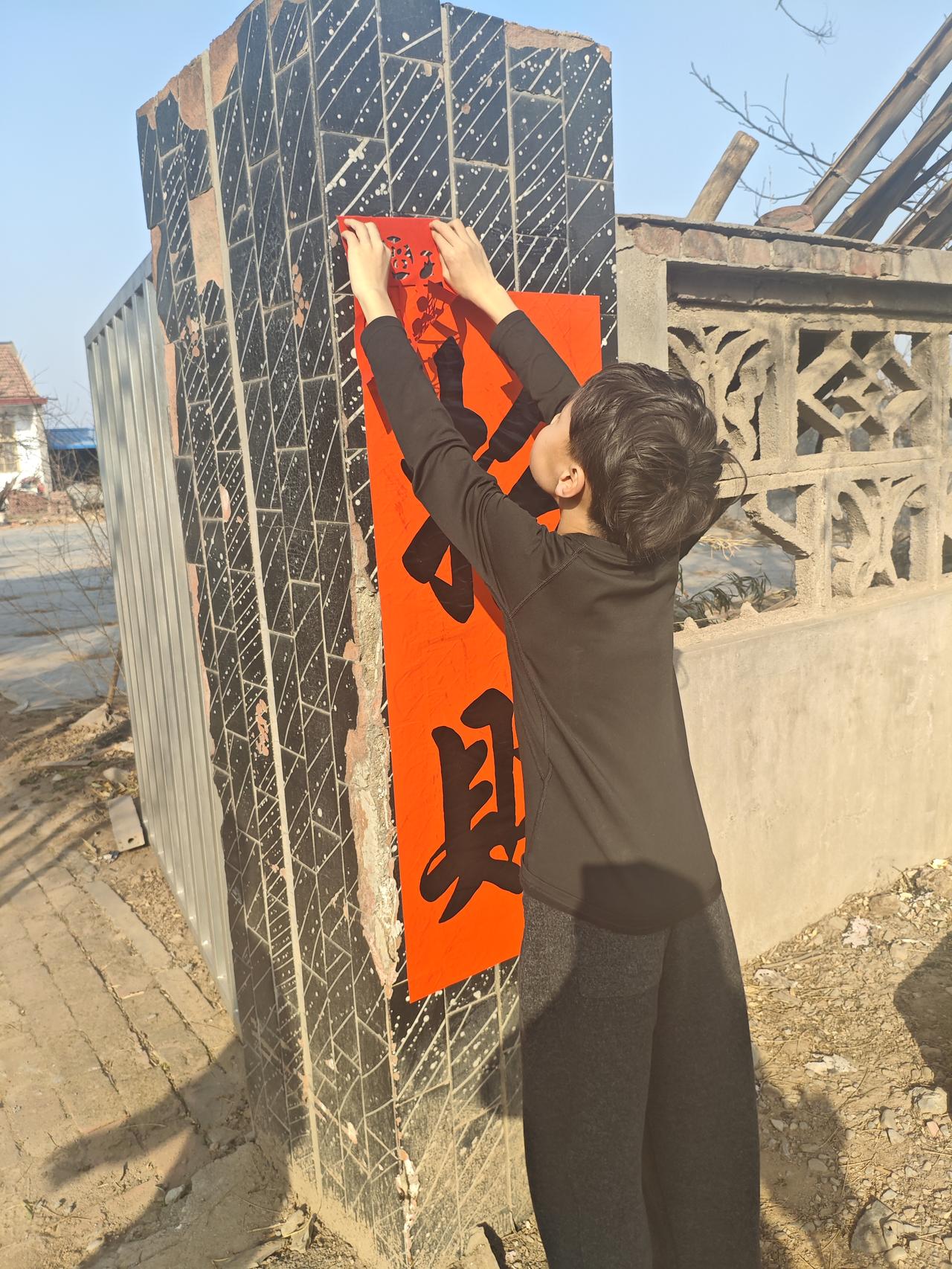 新年新气象，贴春联迎好运！🎉🏮