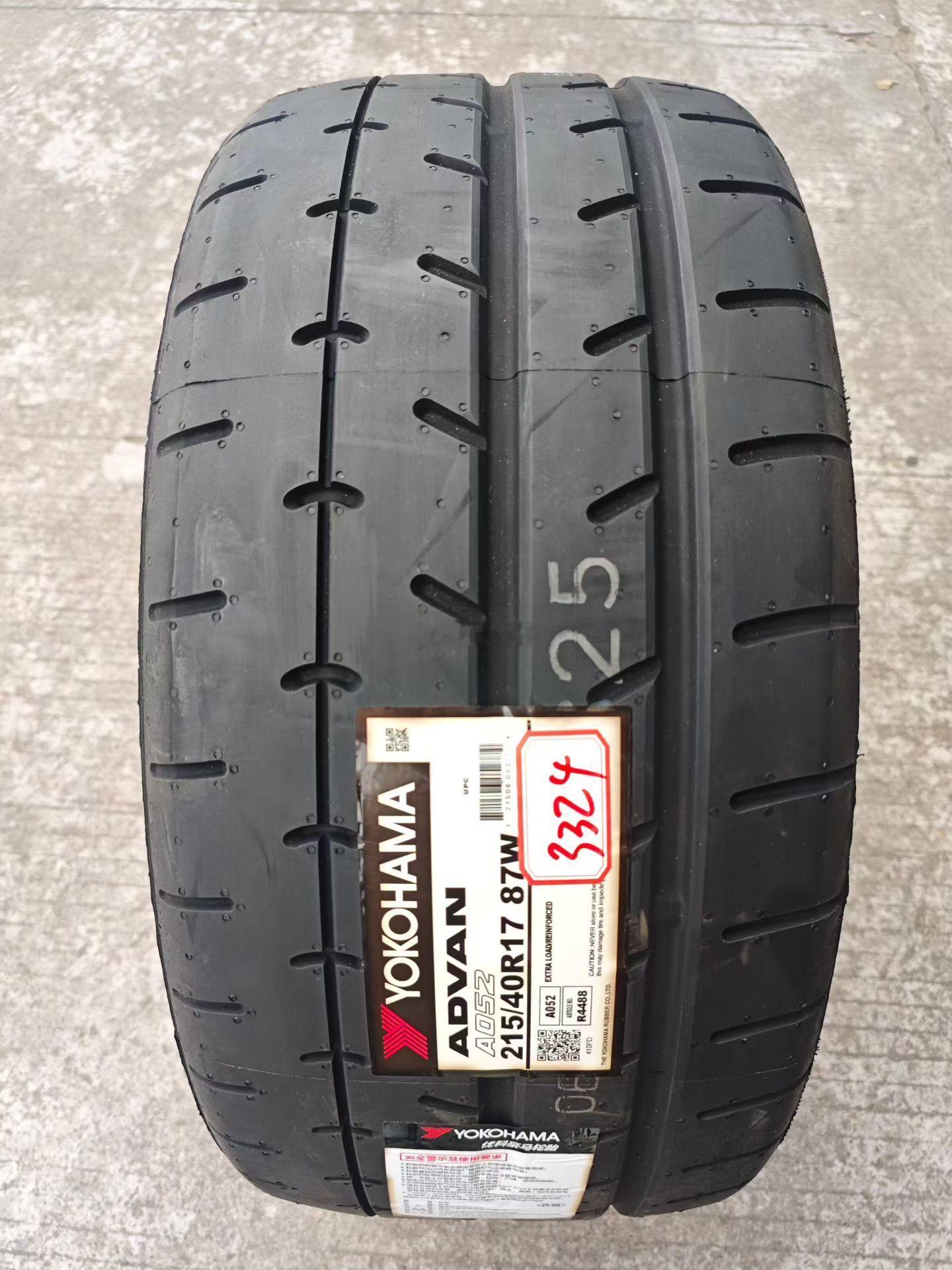 这个规格最顶级的轮胎选择了 横滨顶级半热熔A052  规格：215/40R17 