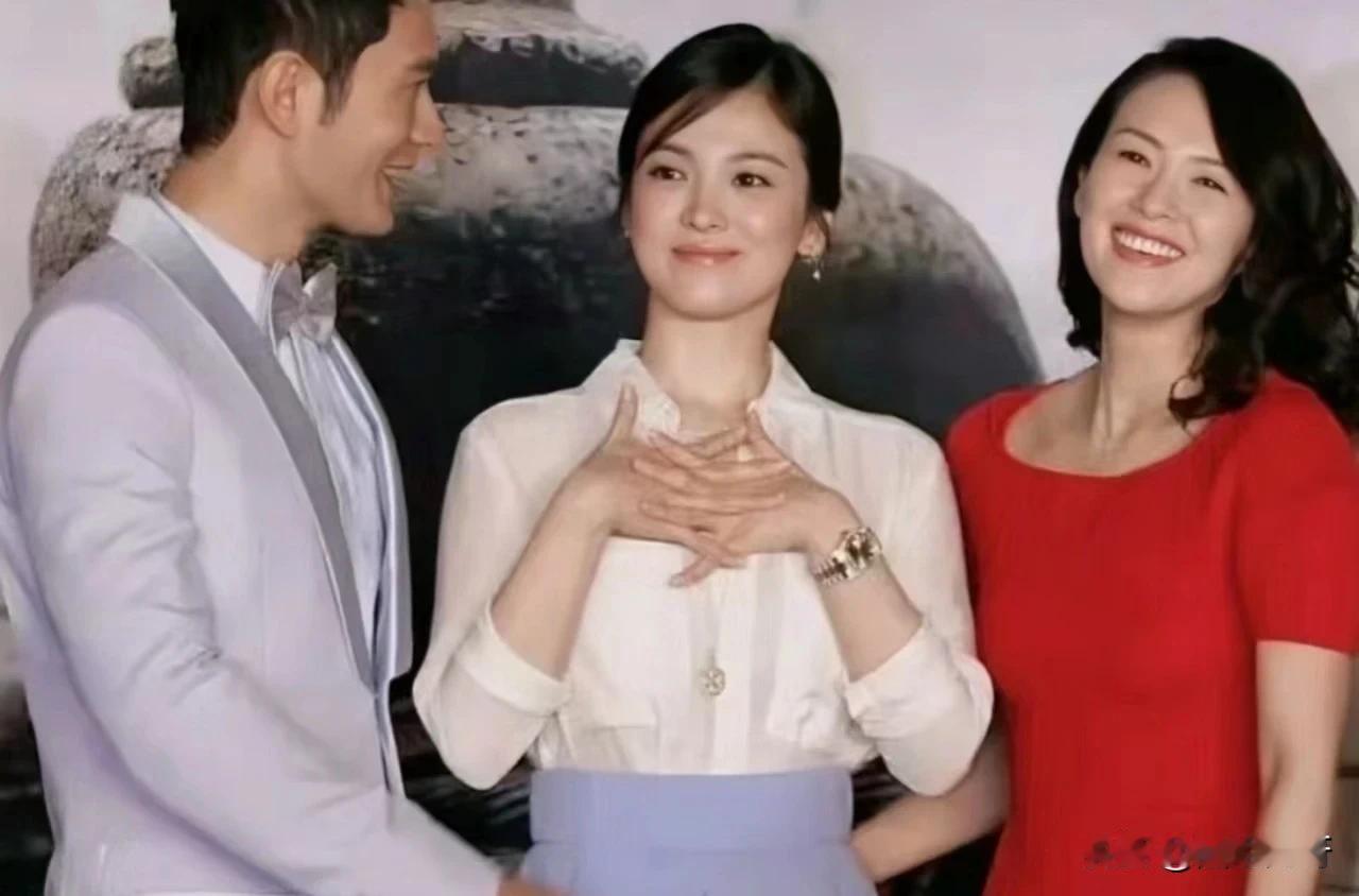 这张图，让我直观地感受到了娱乐圈感情的脆弱性。
这三位，哪一个开始时不是轰轰烈烈