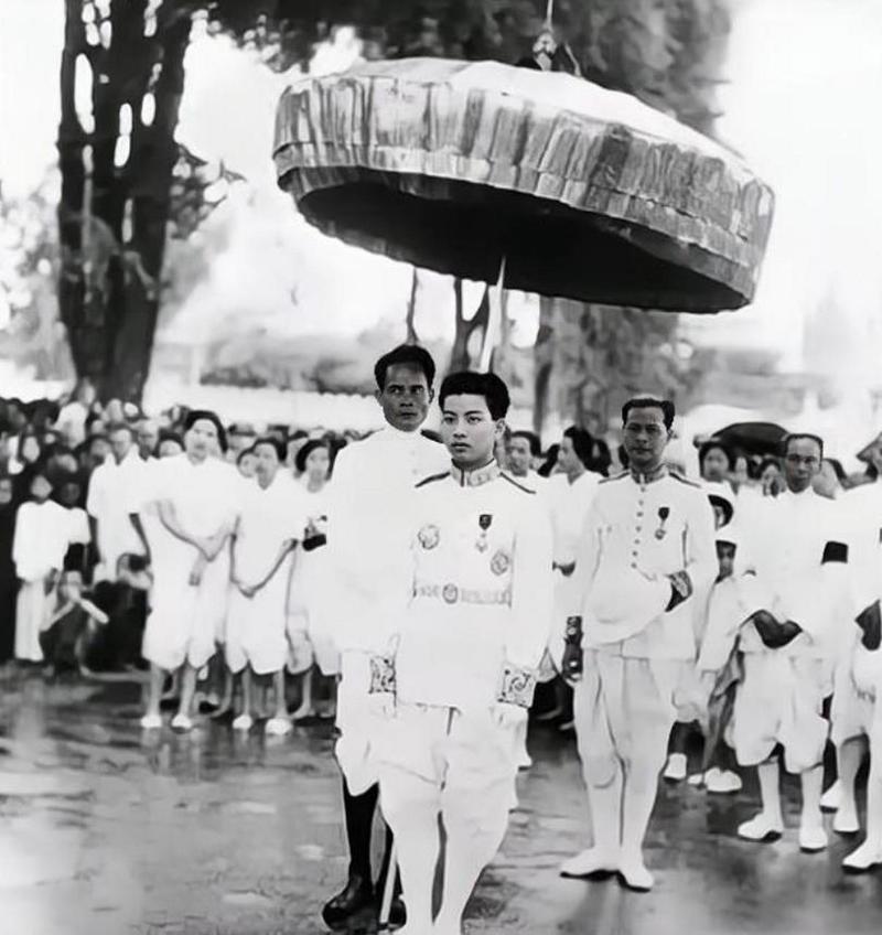 西哈努克的风流史：谈19次恋爱、结6次婚，连小姨、表妹也不放过。这背后究竟有着怎