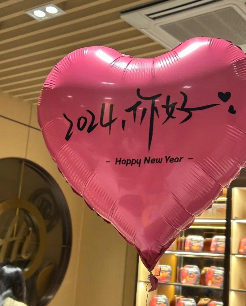 其实谁都不傻 真心或敷衍 心如明镜 只是有人愿意为你装傻一程 . ​​​