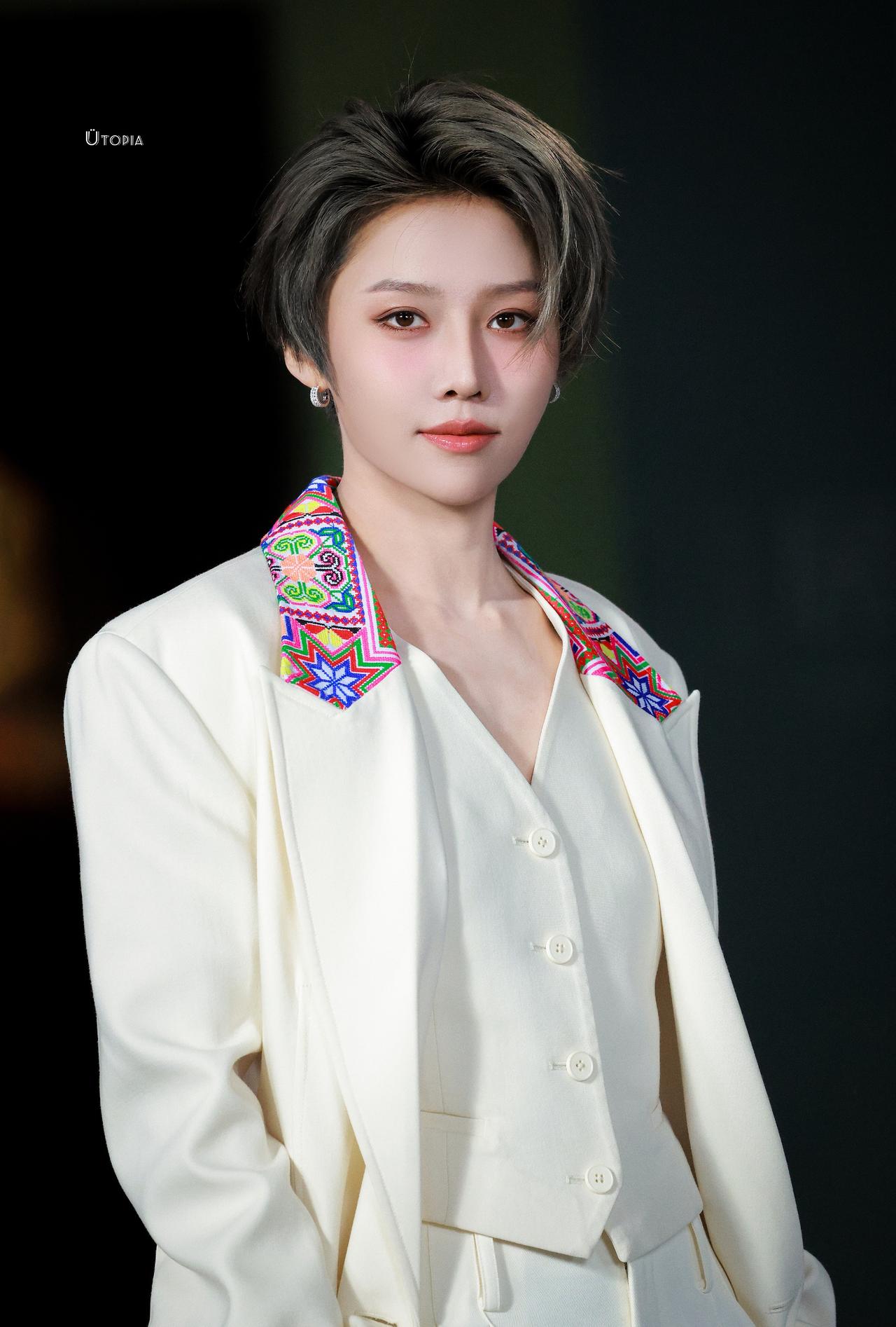 ｜刘雨昕苗族纹样西装

260320 上城士

奇思妙想🪡非遗艺术家

@刘雨