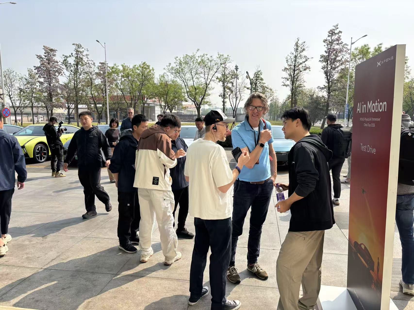 北京车展期间，全球182家外媒主动报名试驾小鹏第二代VLA，智驾体验正成为中国科