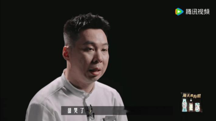 谢霆锋甜哭了 别人做菜为了赢，他做菜为了纪念。全场唯一的甜品师“甜哭了”，把童年