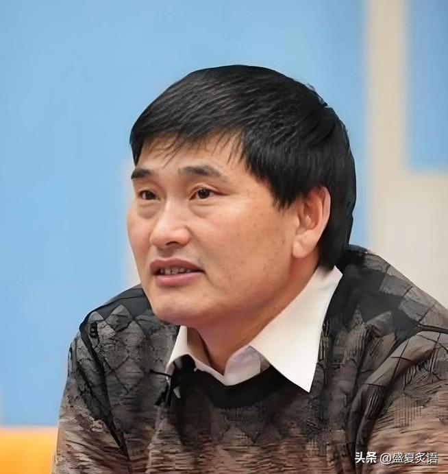 朱之文，冲上热搜！
3月21日，沉寂许久的大衣哥朱之文，毫无征兆地冲上各大平台热