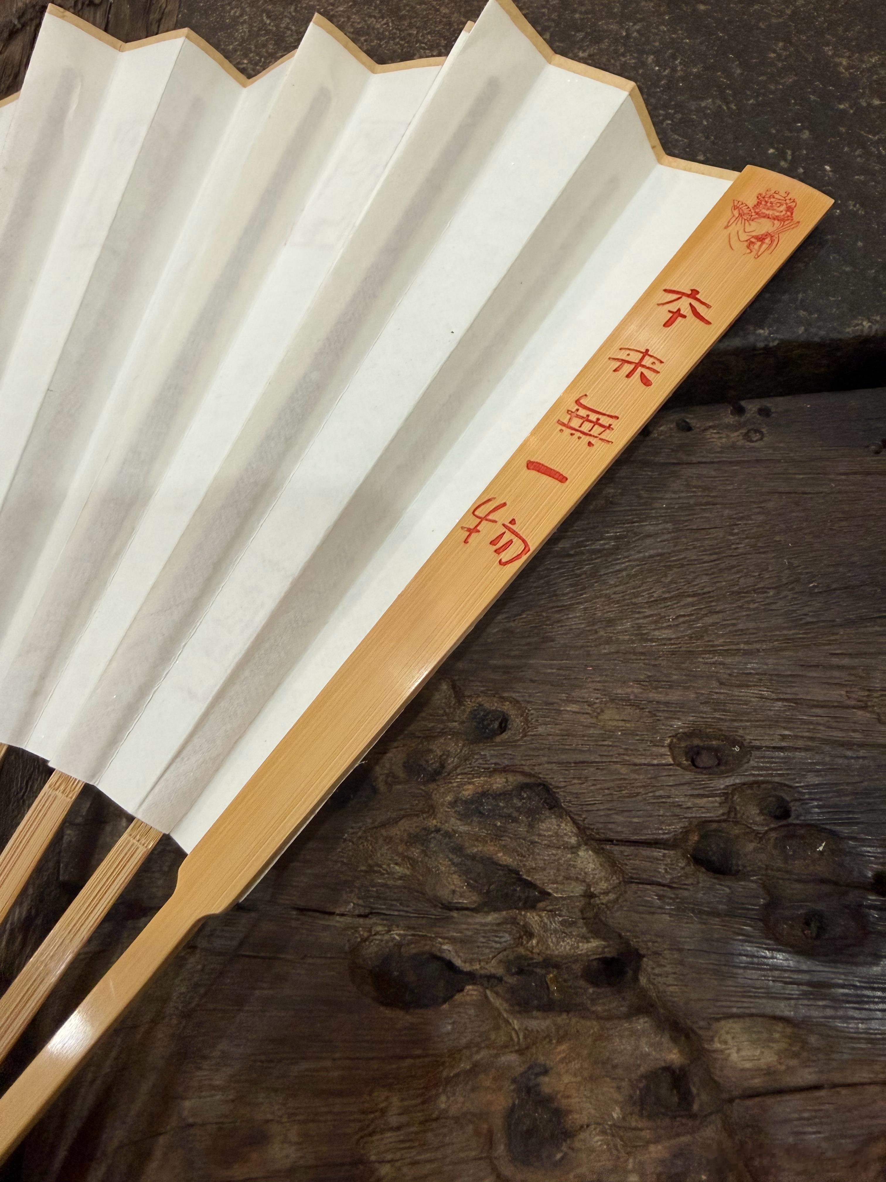 生活，闲，要有滋味；忙，要有价值。别让生活的压力，挤走快乐。别让鸡零狗碎的事，耗