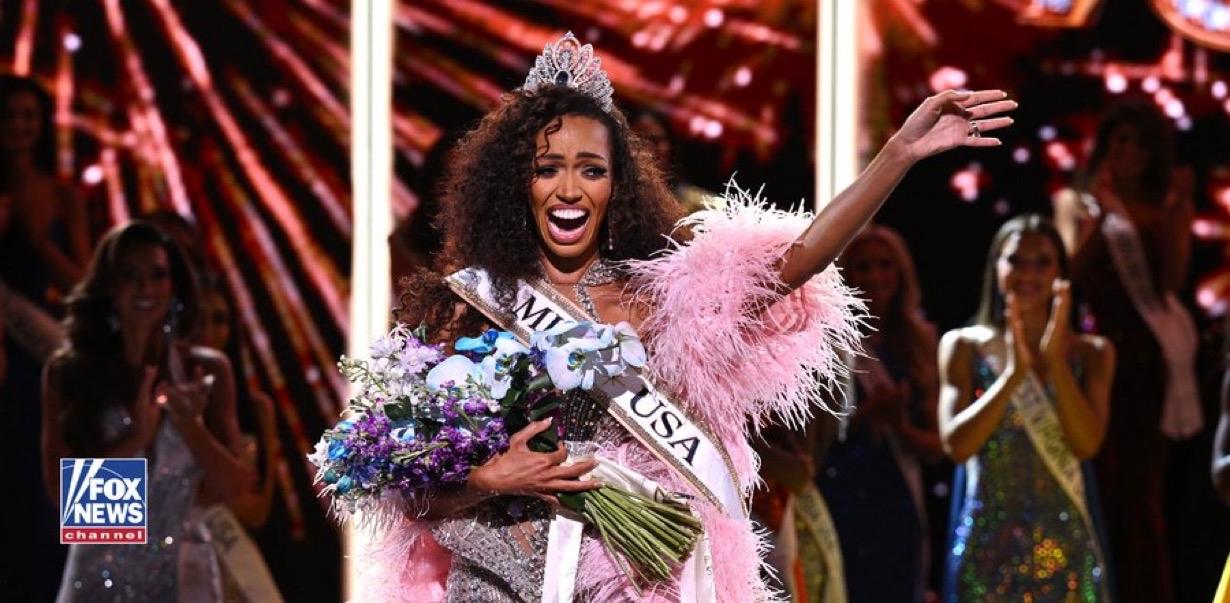 一位有两个孩子的母亲刚刚成为首位加冕美国小姐（Miss USA）的妈妈。

31