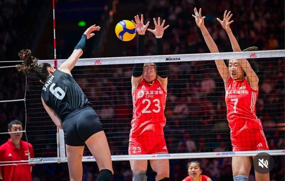 中国女排vs土耳其女排 中国女排2-3土耳其女排，第三局逆转拿下很给力，第四局本