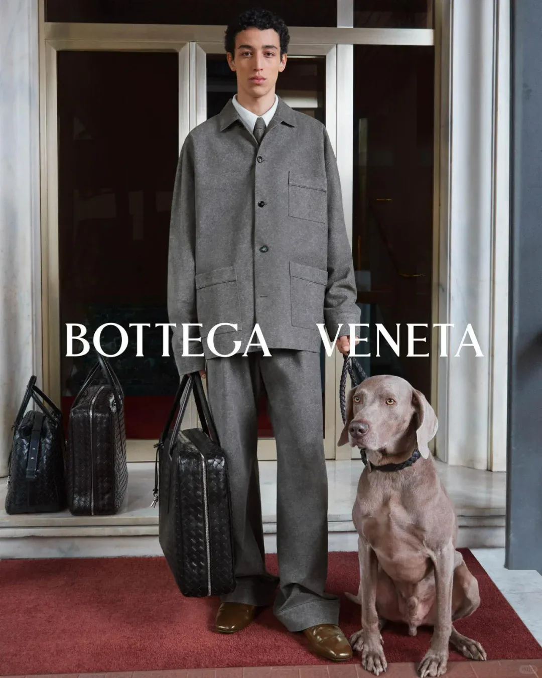 Bottega Veneta，每一件作品都是低调奢华的代名词，触摸得到的质感，感