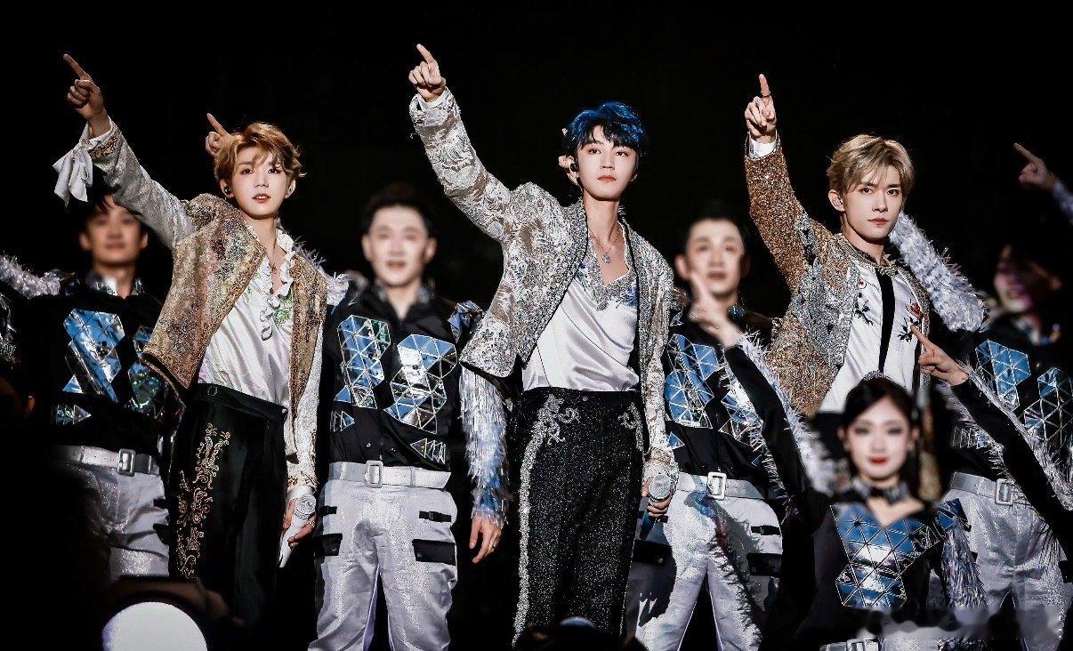 TFBOYS也不舒服了TFBOYS十周年演唱会是自己办的TFBOYS十周年演唱会