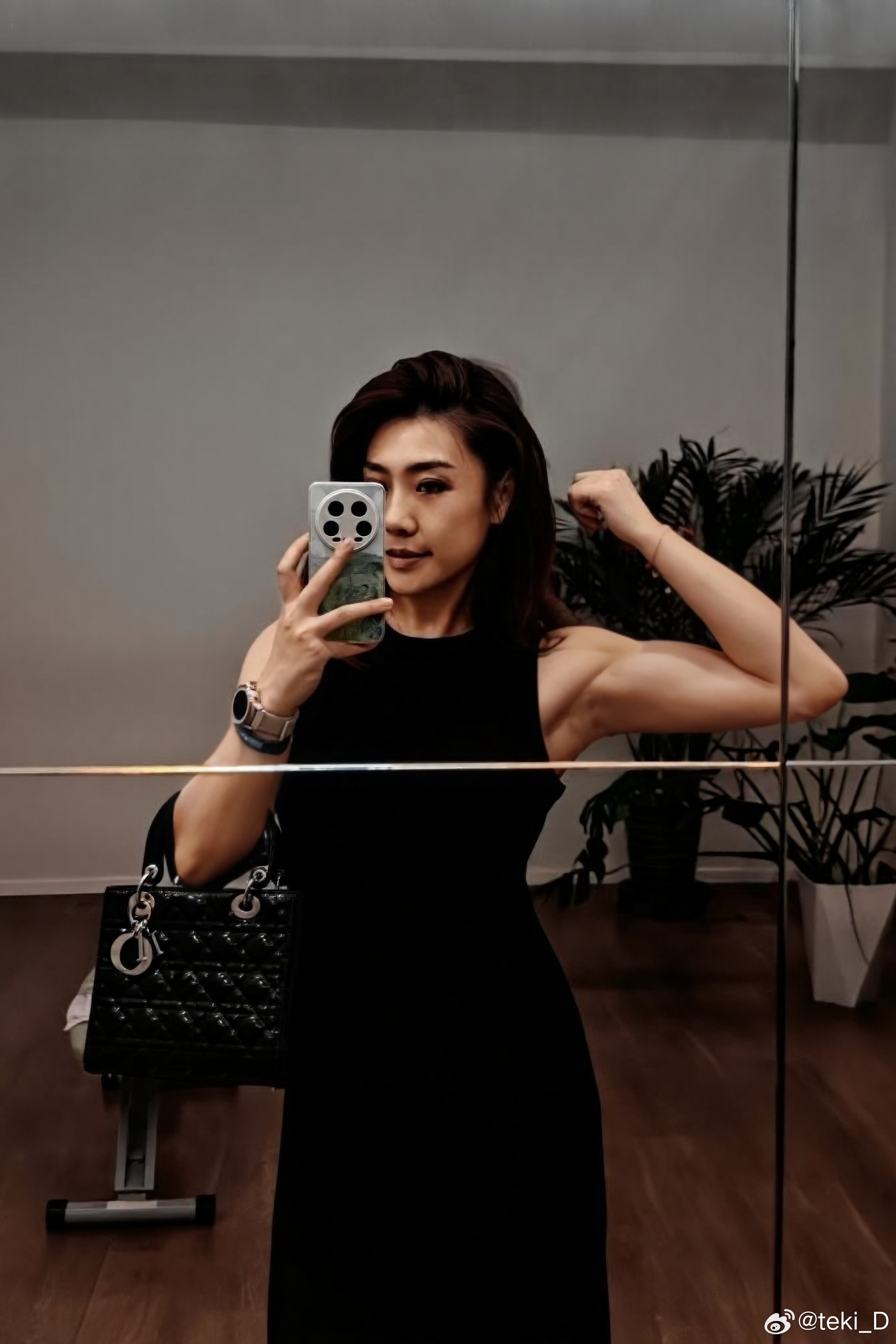 吾家有女初长成，力拔山兮气盖世。[并不简单]大家周末愉快～运动不停歇运动一夏跑步