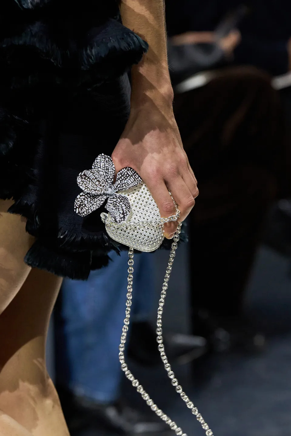 Dior的鲜花一直盛开Jonathan这次把花卉和法式高订玩出了新花样，主打一个