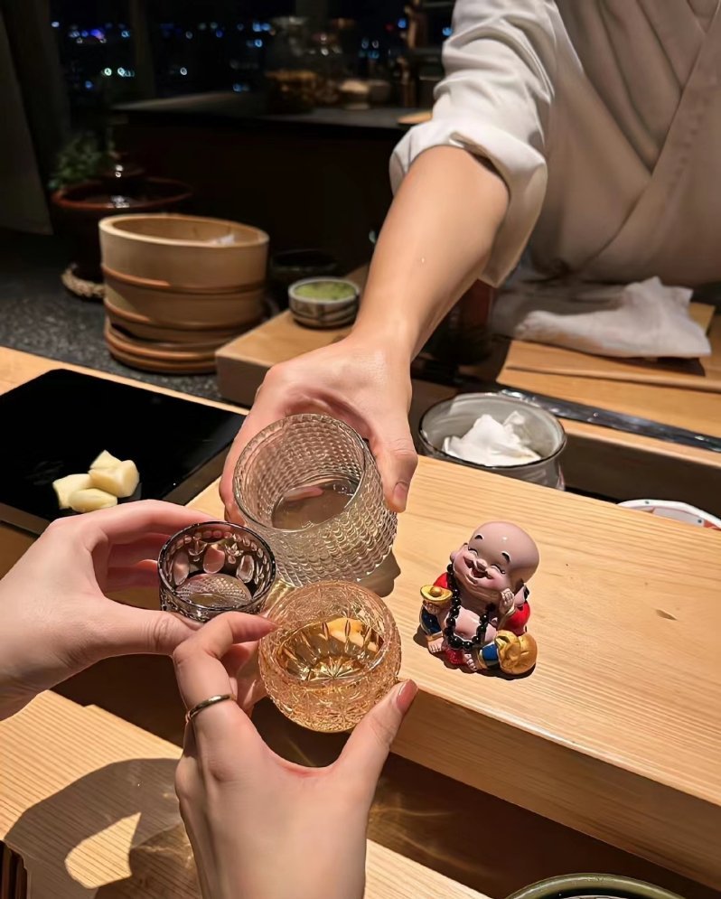 突然发现 现在的自己没有以前的傲气了 也变沉默了 好多事不想再去說 自己心里明白